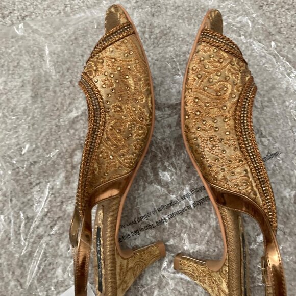 Indian Embroidered Sandals - Picture 1 of 6